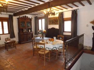 Restoran või mõni muu söögikoht majutusasutuses Casa Rural El Arriero