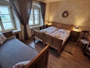 Posteľ alebo postele v izbe v ubytovaní Apartmány U Koudelníka