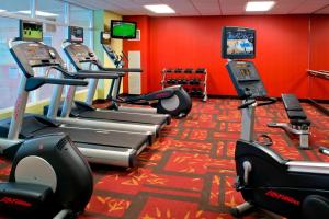 Das Fitnesscenter und/oder die Fitnesseinrichtungen in der Unterkunft Courtyard by Marriott Niagara Falls