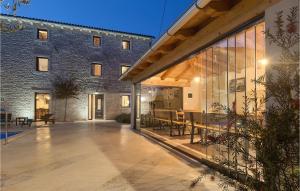 an indoor courtyard with a dining room and a building at Villa Simeanna in Kringa