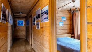 IogachにあるDom na Teletskomの木造の部屋(ベッド1台付)