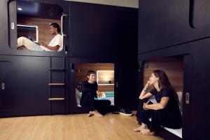 Επισκέπτες που μένουν στο Pod Hotel +22 φωτογραφίες