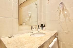 Ванная комната в Faro Norte Suites