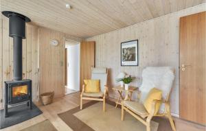 Χώρος καθιστικού στο 3 Bedroom Awesome Home In Bjert