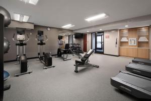 Fitness centrum a/nebo fitness zařízení v ubytování Courtyard Dallas Las Colinas