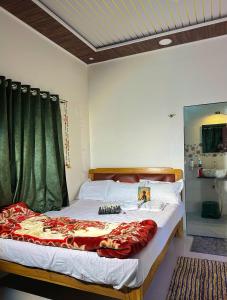 Postel nebo postele na pokoji v ubytování Chandrama Home's