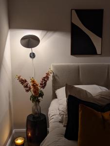 Postel nebo postele na pokoji v ubytování Moderne Wohnung mit Seeblick