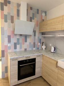Kuchyň nebo kuchyňský kout v ubytování Apartament na Wzgórzu Piaskowy + 14 fotografií