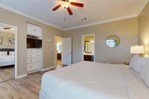 Uma cama ou camas num quarto em Emerald View