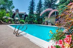A piscina localizada em The Lodge at Steamboat ou nos arredores