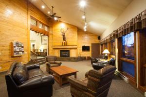 Uma área de estar em The Lodge at Steamboat