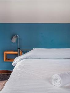 Un pat sau paturi într-o cameră la El Machico Hostel