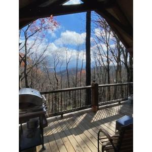 Balkón nebo terasa v ubytování Stunning Mountain View Cabin-Pet-Friendly-Quiet-Private-15 Min from town