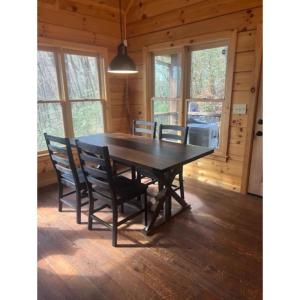 Fotografie z fotogalerie ubytování Stunning Mountain View Cabin-Pet-Friendly-Quiet-Private-15 Min from town v destinaci Blue Ridge