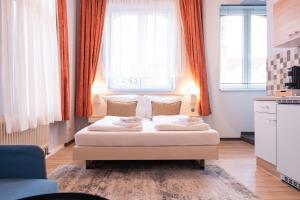 a bedroom with a bed in front of two windows at Aparthotel in Leipzig - Vollausgestattete Apartments in Leipzig