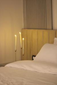 เตียงในห้องที่ Elite Hotel