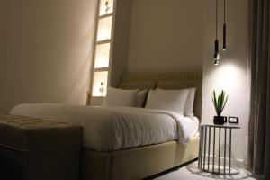 เตียงในห้องที่ Elite Hotel