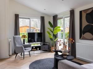 Televisyen dan/atau pusat hiburan di Lodge in Netherlands with Furnished Terrace