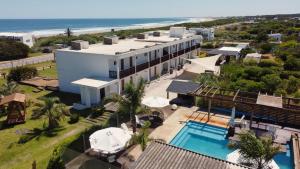 an aerial view of a building with a pool and the beach at Zen Boutique Apart Hotel in La Paloma