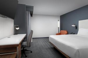Postel nebo postele na pokoji v ubytování Courtyard by Marriott San Diego Carlsbad