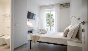 Posteľ alebo postele v izbe v ubytovaní Hotel Ligure + 37 fotografií