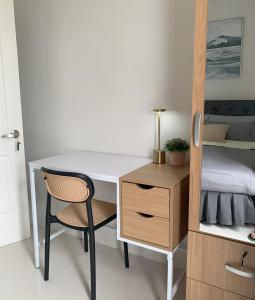 Postel nebo postele na pokoji v ubytování SAL'S Oceancrest Suite