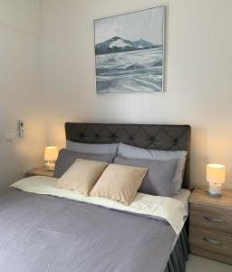 Postel nebo postele na pokoji v ubytování SAL'S Oceancrest Suite