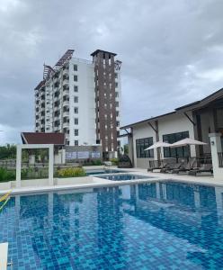 Bazén v ubytování SAL'S Oceancrest Suite nebo v jeho okolí