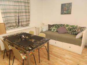 a living room with a couch and a table at Rooming Green Weyregg in Weyregg