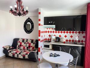Posedenie v ubytovaní Résidence Héliopolis Bâtiment E - HELIOPOLIS Bâtiment E - 2 personnes rez-de -chaussée MAE-4544