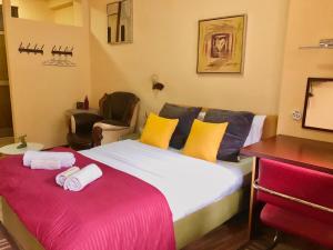 Postel nebo postele na pokoji v ubytování Urban Boutique Hotel
