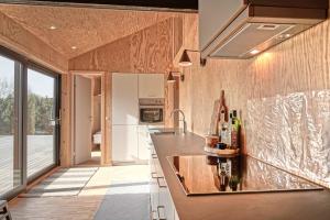 Afbeelding uit fotogalerij van Beautiful Summer House Near The Water in Rønne