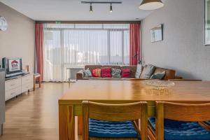a living room with a table and a couch at Hermes 3-0505 P in Sint-Idesbald