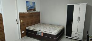 En eller flere senge i et værelse på Pousadinha Guaratuba