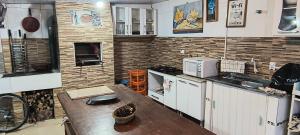 Køkken eller tekøkken på Pousadinha Guaratuba