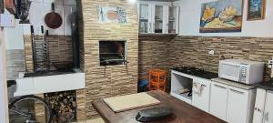 Køkken eller tekøkken på Pousadinha Guaratuba + 18 billeder