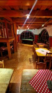 Reštaurácia alebo iné gastronomické zariadenie v ubytovaní Sonnleit'n Zimmer 5