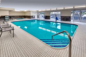 a large swimming pool in a building at Fairfield Inn & Suites by Marriott Frankenmuth in Frankenmuth