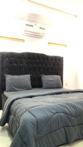 Postel nebo postele na pokoji v ubytování Luxuria Homes Ajah