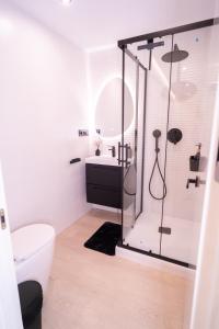 Koupelna v ubytování SERAN Apartamentos