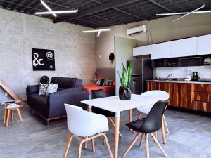 Posezení v ubytování Begonias Loft a 5 Min Del Auditorio Telmex + 19 fotografií