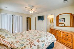 12 Mi to Myrtle Beach Peaceful Abode in Conway!客房内的一张或多张床位