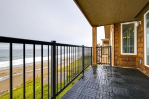 Balkón nebo terasa v ubytování Lincoln City Condo Pool Access, Walk to Beach!