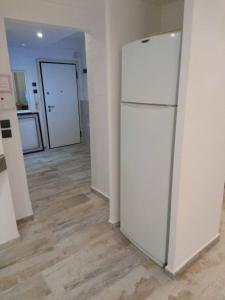 Küche/Küchenzeile in der Unterkunft Downtown Apartment with Private Yard YR1