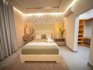 Ένα ή περισσότερα κρεβάτια σε δωμάτιο στο Luxurious Brand New Villa With 5 Br- 5 Bt In Sosua