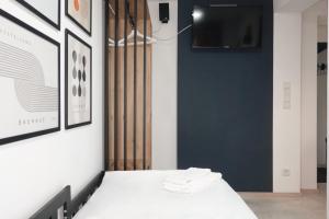 a room with a bed and a tv and a door at 501 Comfort Housing in Falkensee