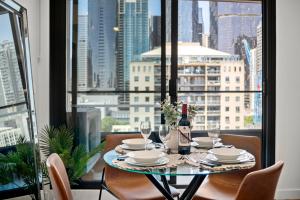 Bygningen som lejligheden ligger i + 2 billeder