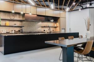 Nhà bếp/bếp nhỏ tại The Westerly Apartments in Dallas