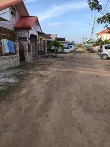 an empty street in a small town with houses at Logerthine Jan Suriname in Paramaribo