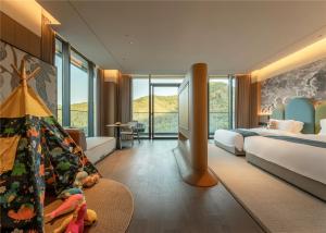 Postel nebo postele na pokoji v ubytování Yibo Jinling Hotel Moganshan